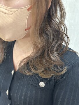 アルーシェ 心斎橋(Alushe) ベージュ×イヤリングカラー