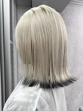 ロウル 渋谷(LOWRL) ホワイトブロンド裾ブラック