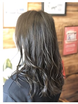 ファニー ヘアファクトリー(FUNNY hair factory) カーキアッシュアディクシー