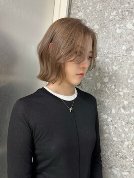 サンク 原宿 表参道(cinq) ハイトーンカラー外国人風ボブ切りっぱなし外ハネナチュラルボブ