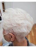 流れが綺麗なショートヘア