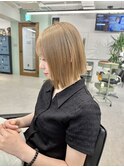 ショートボブ切りっぱなしボブタッセルボブミルクティーベージュ