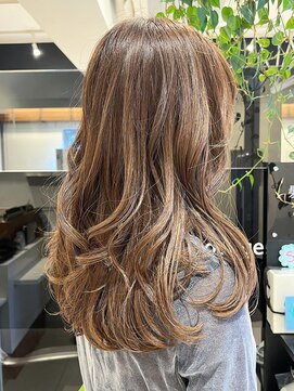 プルースラウンジ(Plus Lounge) 顔周りレイヤーくびれミディアムレイヤー30代40代50代