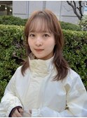 ミディアムレイヤーベージュカラー顔まわりカット