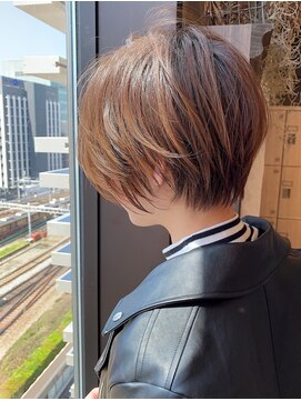 ジアン バイ ミルボン NU茶屋町+(GIEN by milbon) イルミナカラー アッシュベージュ 襟足すっきりショート