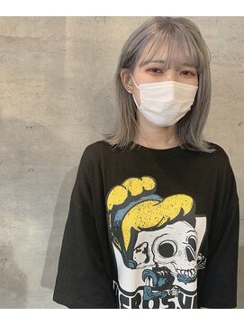 アティック ヘアーデザインアンドリラクゼーション(attic hair design&relaxation) ホワイトベージュ