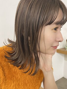 バズ(BUZZ) ウェット感が可愛い外ハネセミディ★自由が丘BUZZ秋山