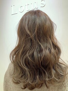 ロータス ヘアデザイン 西船橋店(Lotus Hair Design)の写真/外国人風の透明感とツヤ感のあるグレージュや、アッシュ系のカラーが大人気♪"Lotus"で理想の髪色に―。