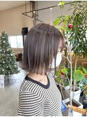 切りっぱなしボブ×グレージュ
