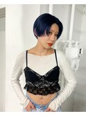 ネイビーブルーのハンサムショート