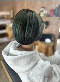 ショートボブ×グリーンハイライト