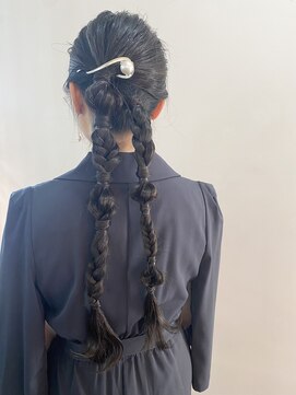 ヘアーアンドメイクアップモパ ロング編みおろし