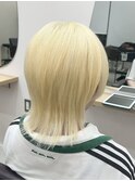 抜きっぱなしブリーチホワイトブロンドダブルカラーウルフカット