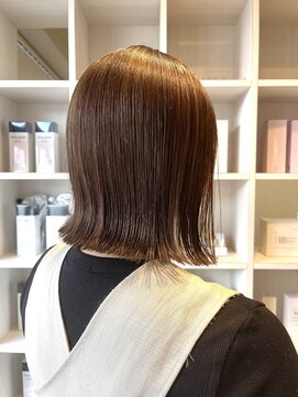 エミィ(emii.) 切りっぱなしボブ/マロンベージュ/ハイライト