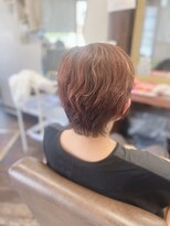アート(art)&nbsp;癖毛を活かしたショ－トヘア×白髪ぼかしハイライト
