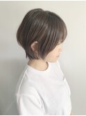 大人かわいい丸みショートボブ耳かけ前髪あり