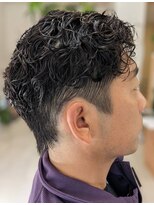 グラムゼロ&nbsp;メンズのツーブロックパーマスタイル