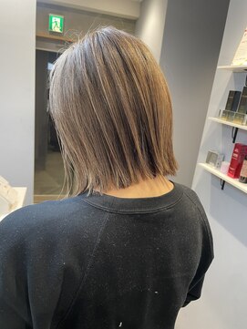 セブンベルベット(7 Velvet) 白髪活かしハイライト/切りっぱなし/ベージュ