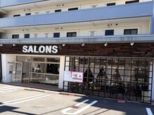 サロンズヘアー 東原店(SALONS HAIR)の雰囲気（くすの木保育園東原の横〇大きくSALONSの白い看板があります！）