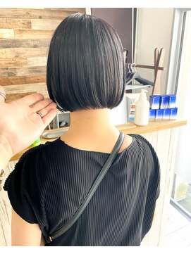 カミエ(kamie) ＊切りっぱなし ミニボブ ショート 小顔シルエット 三宮美容室