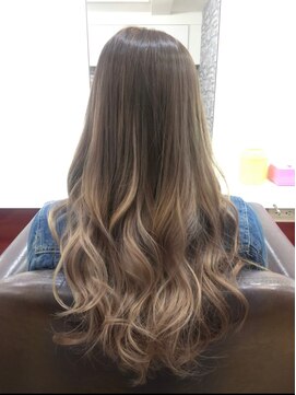 ノミネーション(Nomination) グラデーション×ミルクティーベージュ