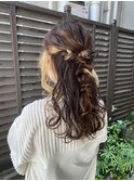 インナーカラーを活かすハーフアップ
