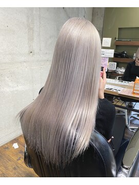 ガルボ ヘアー(garbo hair) ホワイトカラーハイトーン艶髪