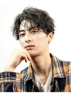 オーシャントーキョーオーバー 渋谷(OCEAN TOKYO OVER) 波巻きツイストスパイラルセンターパートサーフカール刈り上げ