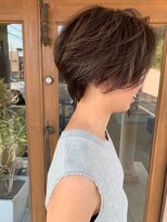 シー 岡崎(,SHE) 小顔補正立体カットで束感ハイライト