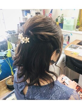 ハウオリ ヘアーワークス(Hauoli hair works) ゆるふわハーフアップ