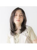 前髪なし／レイヤー／ウルフ／暗髪／外ハネ／小顔／ミディアム