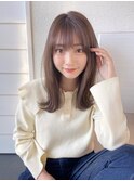 外ハネミディアムヘアー