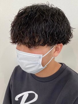 ウェイビーエフティフィフス 横浜西口(WAVEY ft.fifth) センターパート波巻きスパイラルツイストパーマメンズマッシュ