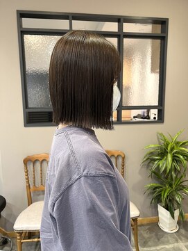 コバルト(Cobalt) 20代30代40代小顔切りっぱなしボブ赤みなし透明感オリーブカラー