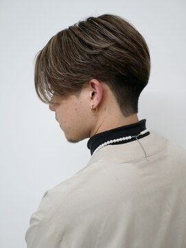 イーラ(era) センターパート刈り上げフェードツーブロック