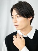 20代30代前髪長めの正統派センターパートでビズスタイルA草加 