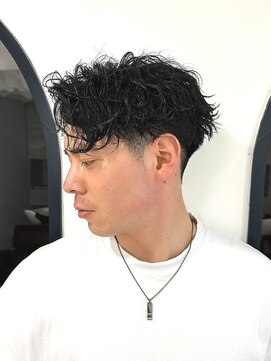 リタ(Lita) 波巻きパーマツーブロックマッシュセンターパート