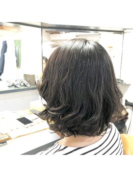 カミケン 方木田店(kamiken.) パーマふんわりボリューム軽やかミディアム【カミケン方木田店】