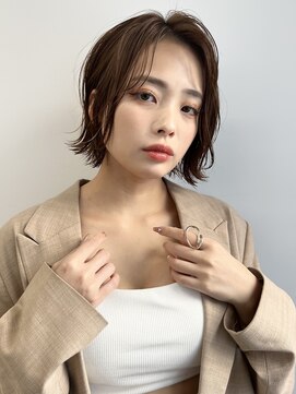 ヴェイン 渋谷(vain) くびレイヤーエモージュシルキーベージュショート