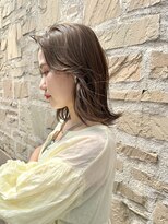 ミディアムボブぱつっとミディアム ブリーチなし明るめベージュ