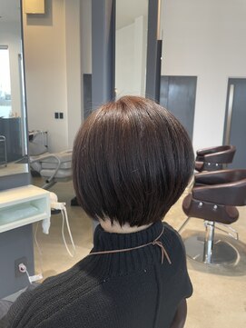 コームヘア(ko-mu hair) ショートボブ