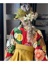 イグルー(igloo)&nbsp;卒業式ヘアアレンジ　ハイトーンのふわふわローポニー