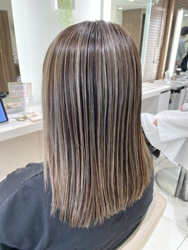 アッシュ 大宮店(Ash) 白髪ぼかしオリジナルハイライト