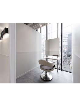 【梅田駅2分/全席半個室/23時迄営業】完全マンツーマン×半個室で貴方だけの贅沢なひとときを＿。