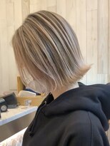 ラグーン(LAGOON)&nbsp;バレイヤージュグレージュハイライトダブルカラーケアブリーチ