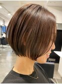 ショートボブくびれショートヘア顔周りレイヤー白髪ぼかし30代