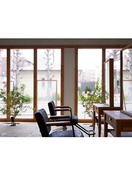 マンツーマンの施術で、髪のお悩みも相談しやすい！ゆったりリラックスできる接客を心がけています◇