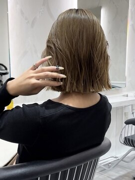 ティディ(Tidi) ヘイリーボブ/切りっぱなしボブ/ボブ/グレージュ/豊中庄内