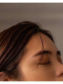ラフヘアーアンドスパ(Luffhair&spa)の写真/白髪、隠すのはもう終わり。艶めく水鳥ケラチンカラーで叶う、上品な白髪ぼかしと若見えヘア。