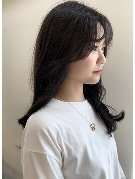 シェノン 西梅田(CHAINON) グレーベージュ/レイヤーロング/黒髪/レイヤーカット